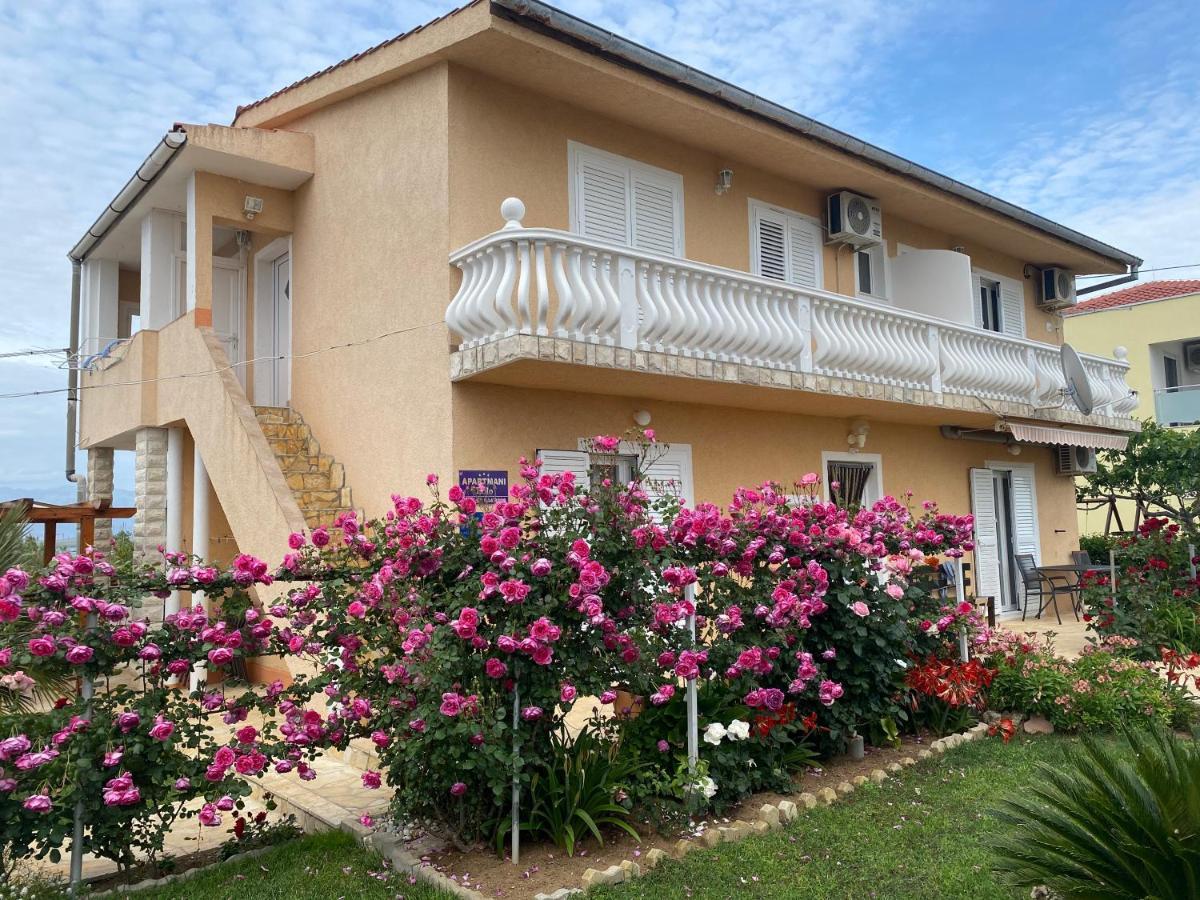 Apartments Lolo Привлака Екстер'єр фото