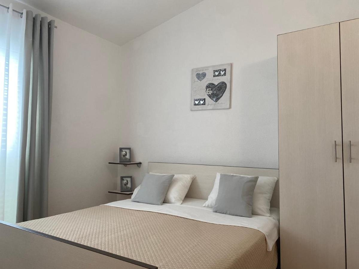Apartments Lolo Привлака Екстер'єр фото