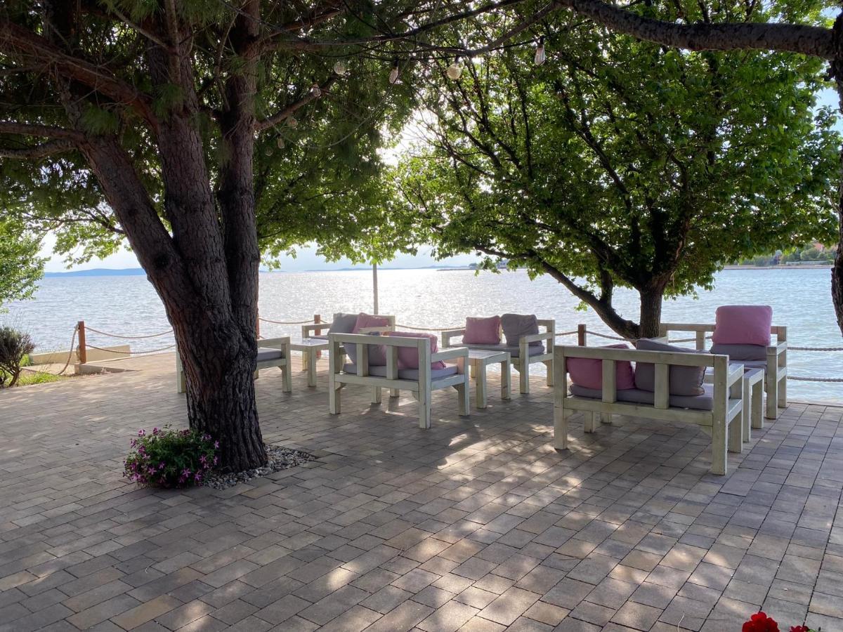 Apartments Lolo Привлака Екстер'єр фото
