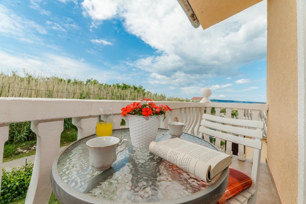 Apartments Lolo Привлака Екстер'єр фото